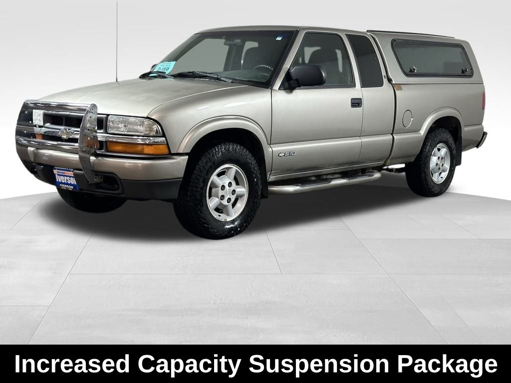 2003 Chevrolet S-10 Pickup photo 2