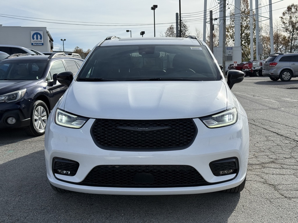 2026 Chrysler Pacifica Limited photo 2