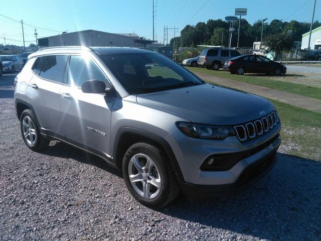 2024 Jeep Compass Latitude photo 3