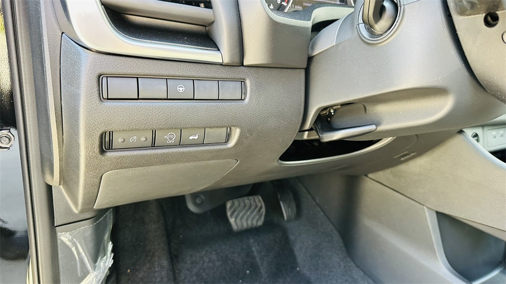 2026 Nissan Rogue S photo 15
