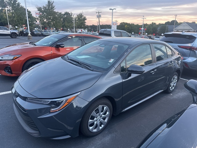 2025 Toyota Corolla LE photo 2