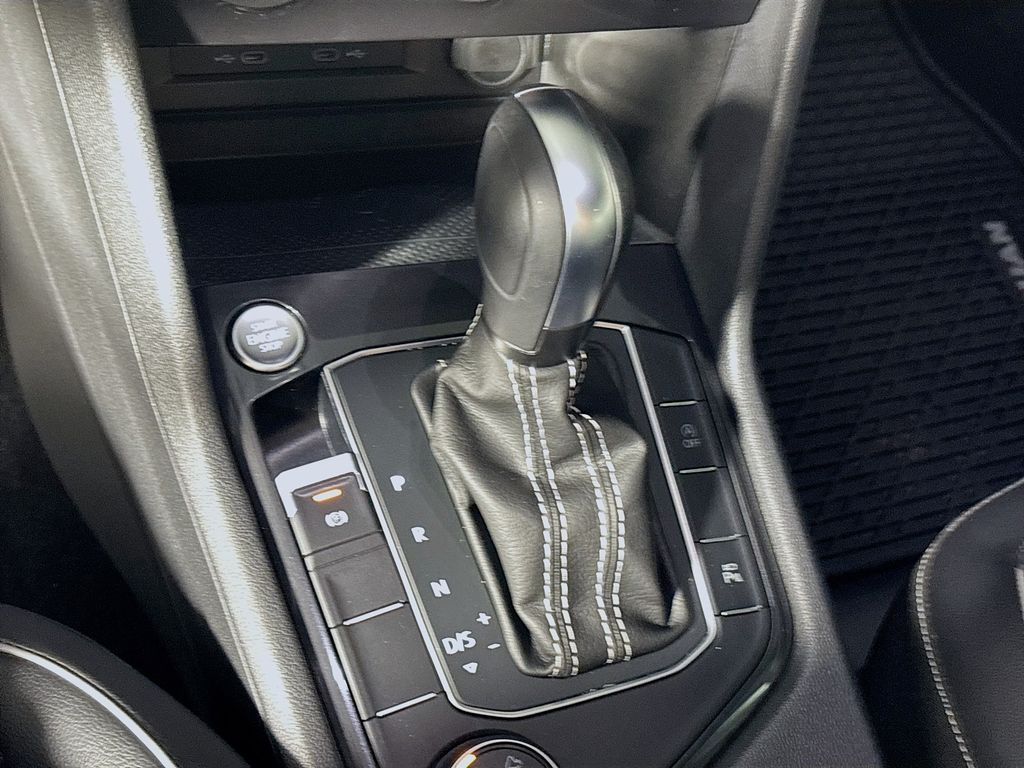 2021 Volkswagen Tiguan SEL Premium R-Line photo 17