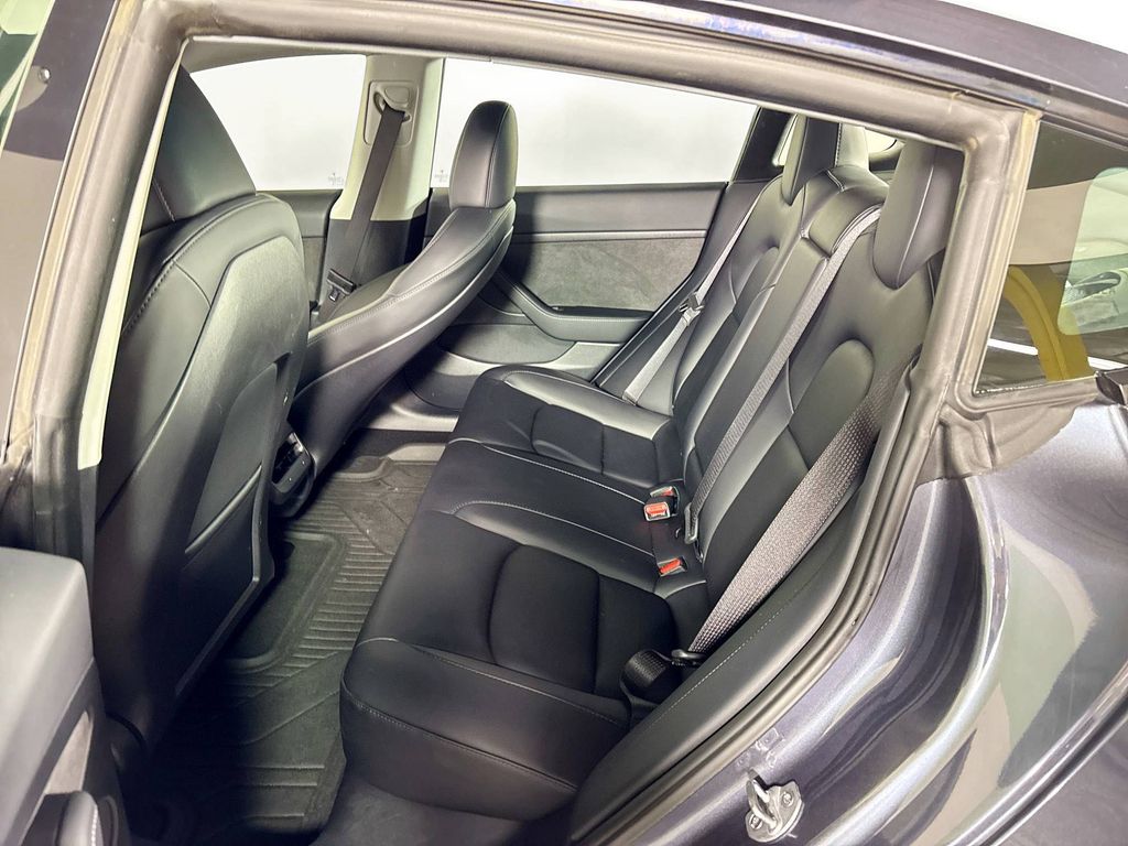 2023 Tesla Model 3 photo 18