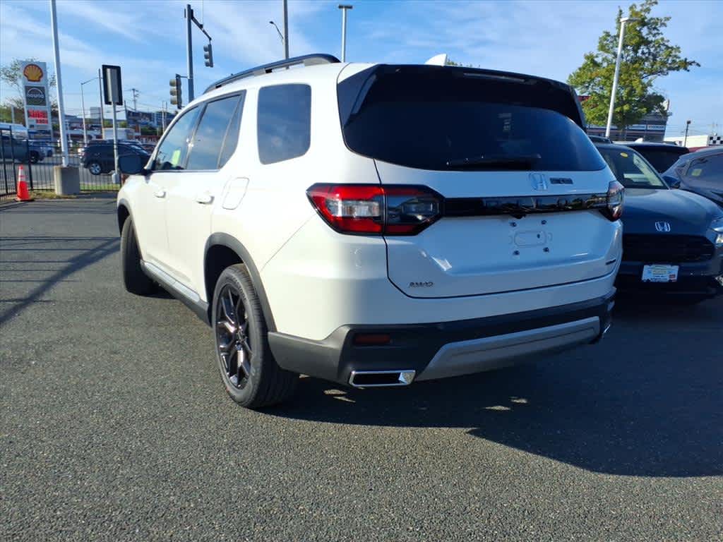 2025 Honda Pilot Touring photo 4