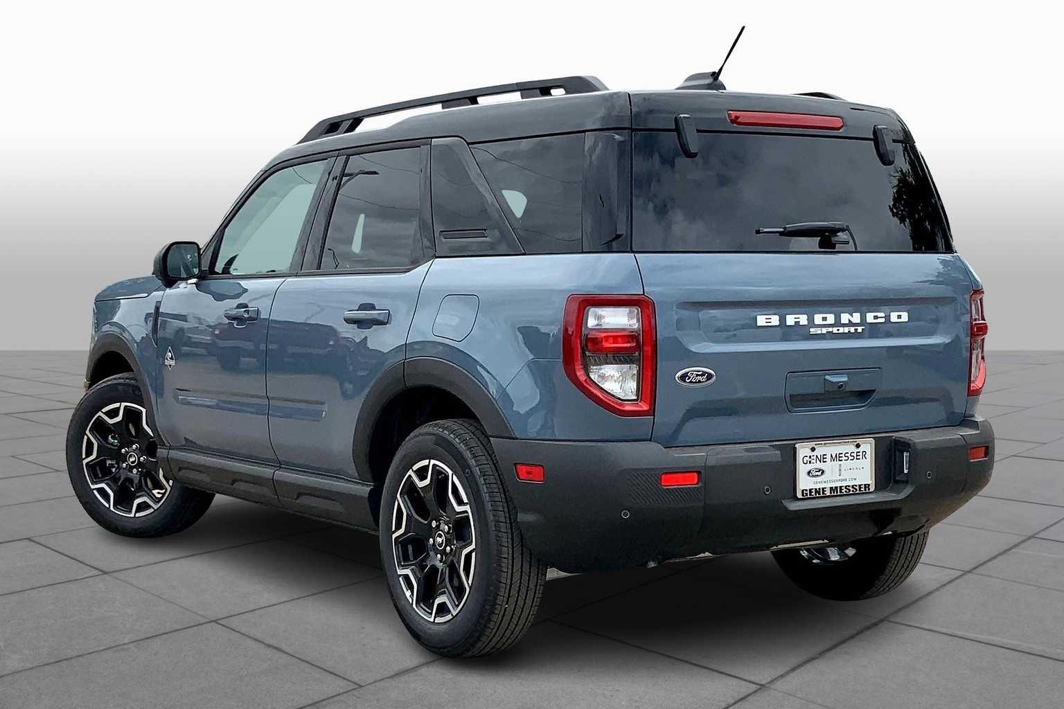 2025 Ford Bronco Sport Outer Banks photo 12