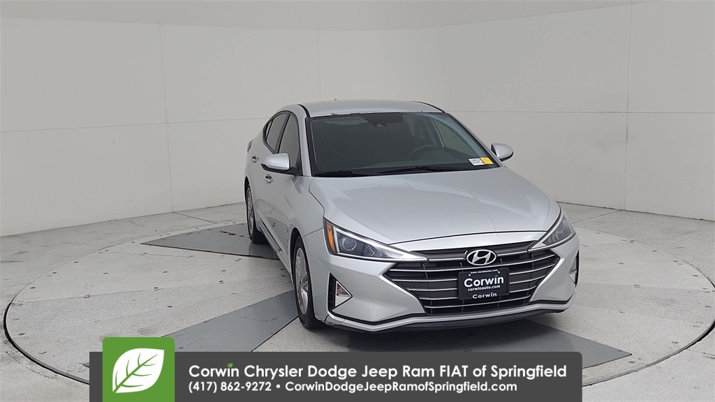 2019 Hyundai Elantra SEL photo 3