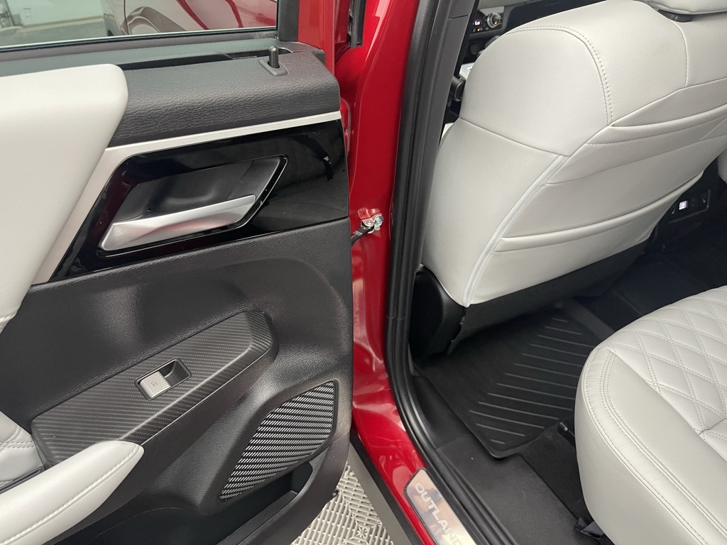 2023 Mitsubishi Outlander PHEV SEL photo 33