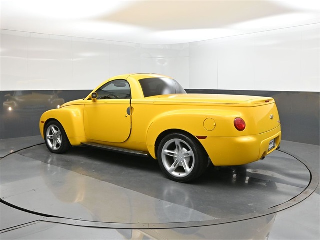 2005 Chevrolet SSR Base photo 4