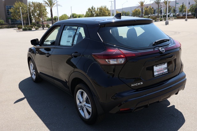 2025 Nissan Kicks Play S photo 5