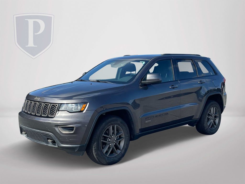 2016 Jeep Grand Cherokee Laredo photo 3
