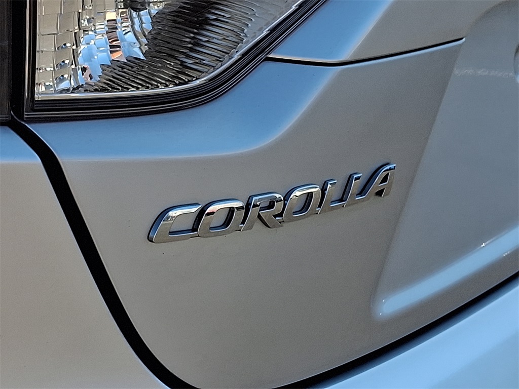 2020 Toyota Corolla LE photo 28