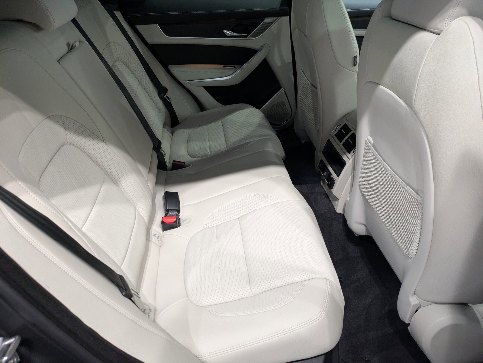 2026 Jaguar F-PACE P250 R-Dynamic S photo 17