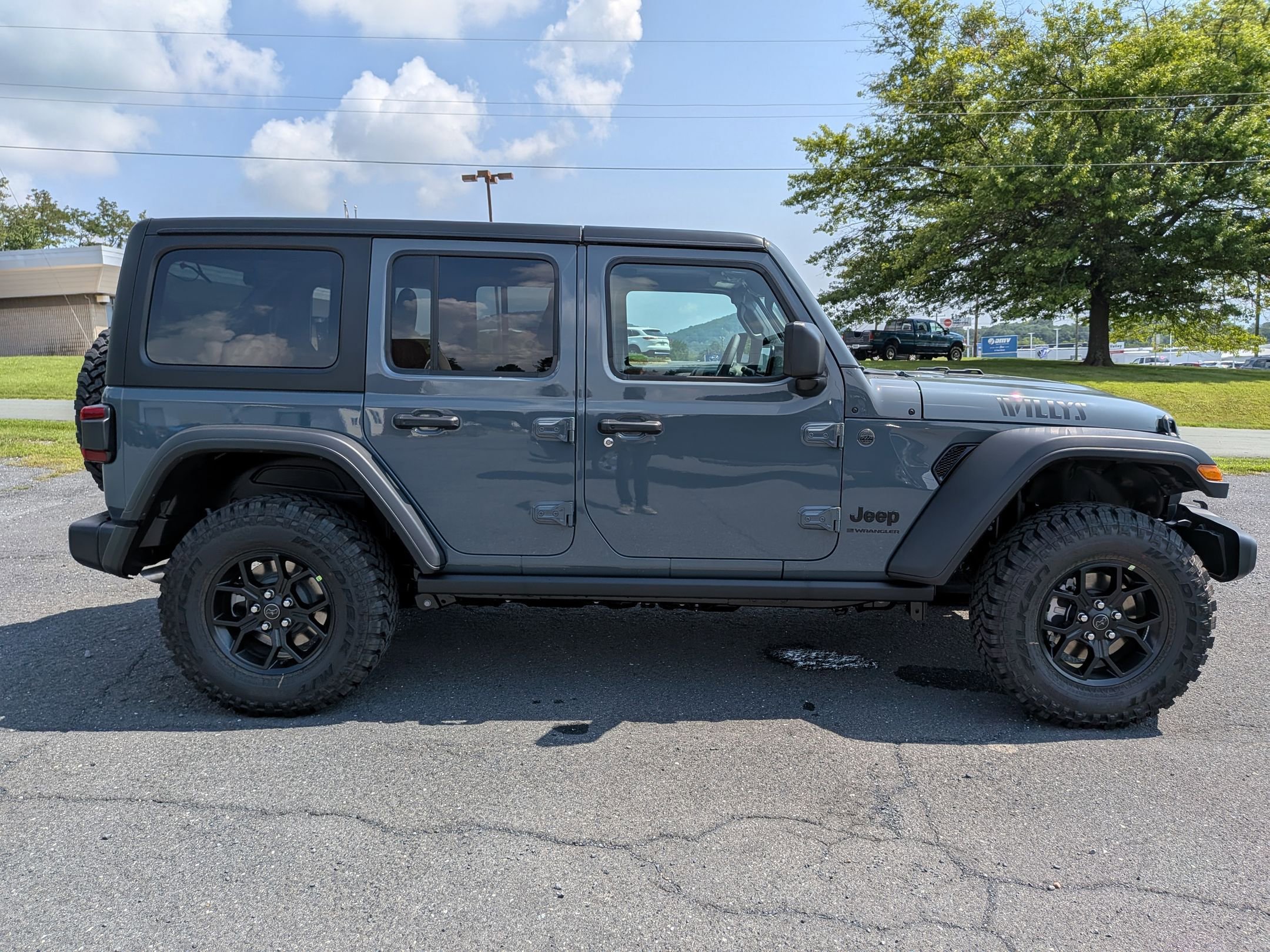 2025 Jeep Wrangler Willys photo 4