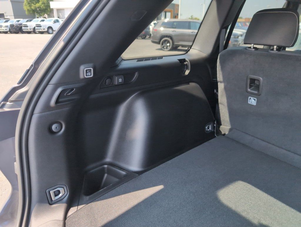 2025 Jeep Grand Cherokee Laredo X photo 14