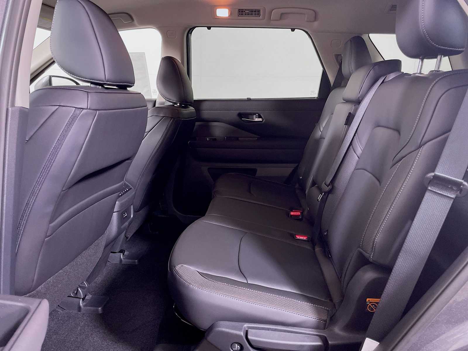 2025 Nissan Pathfinder SL photo 4