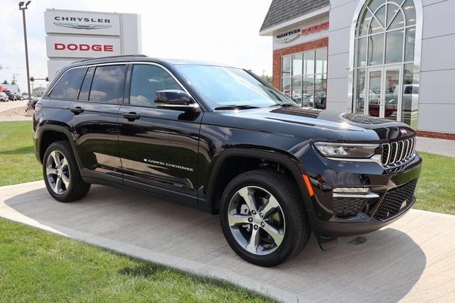2025 Jeep Grand Cherokee Limited photo 3