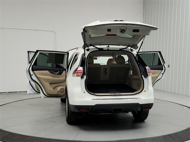 2016 Nissan Rogue SV photo 14