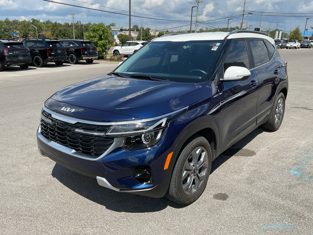 2024 Kia Seltos S photo 2