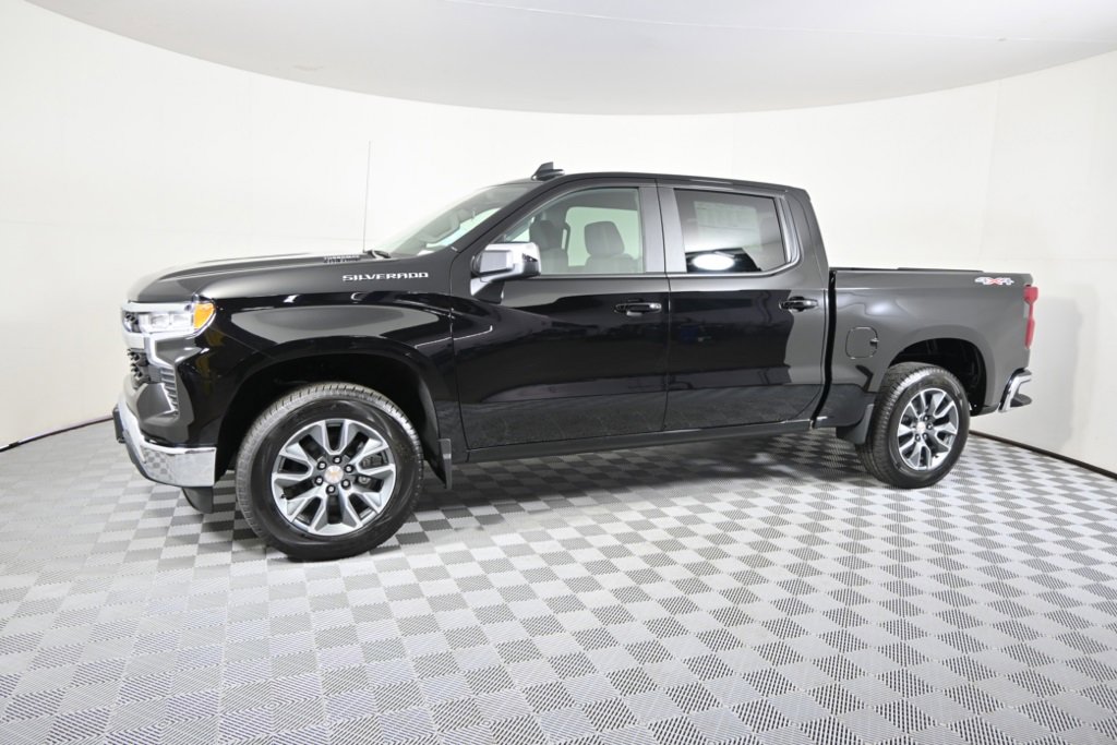 2026 Chevrolet Silverado 1500 LT photo 2