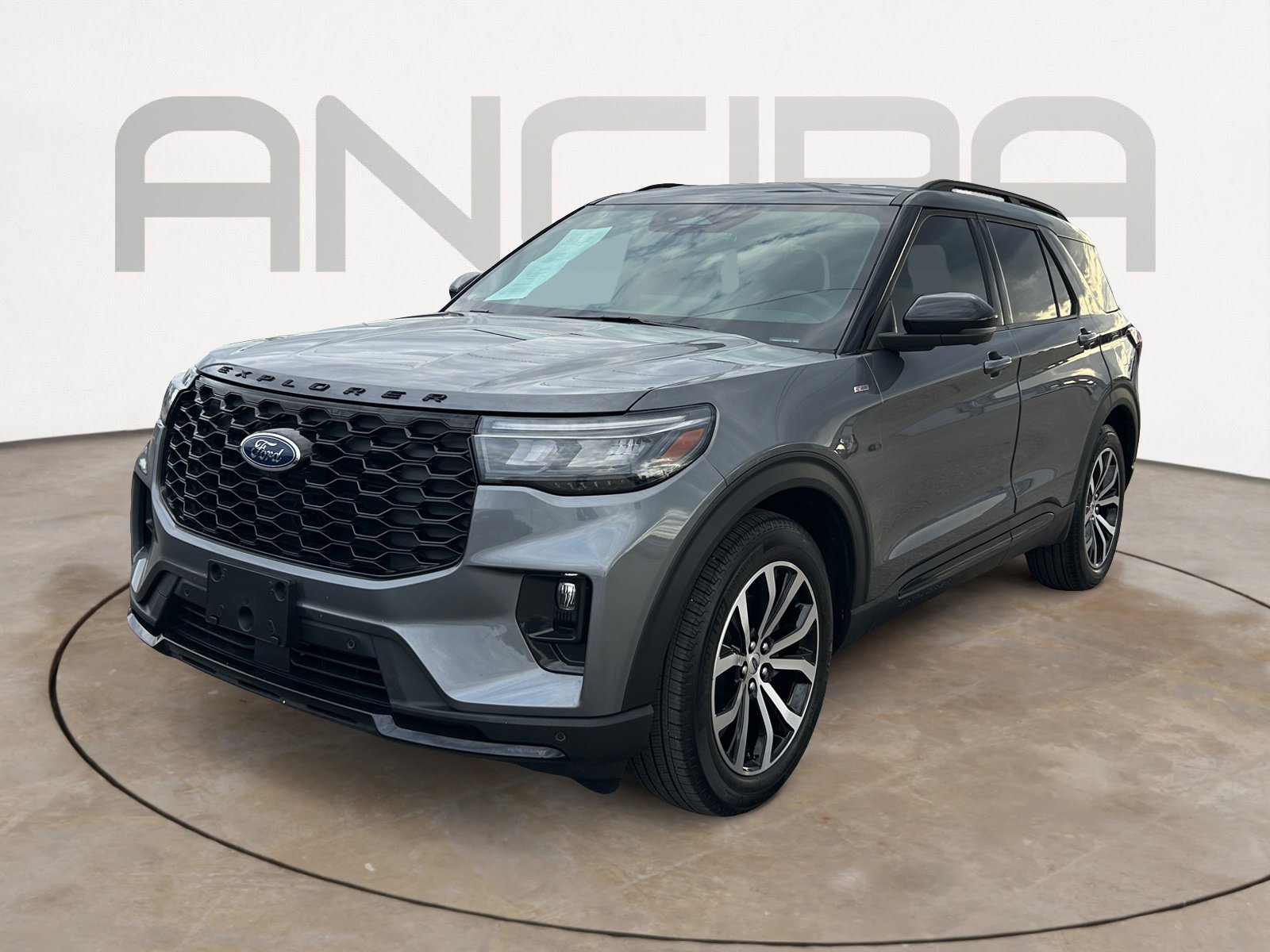 2025 Ford Explorer ST-Line photo 4
