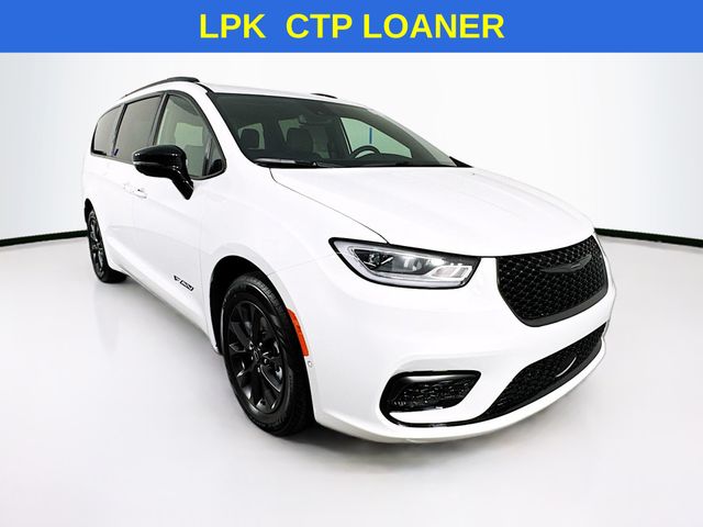 2025 Chrysler Pacifica Select's photo