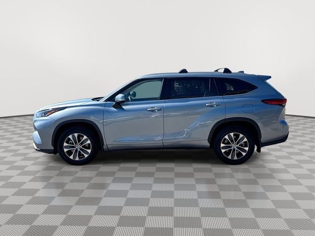 2022 Toyota Highlander XLE photo 5