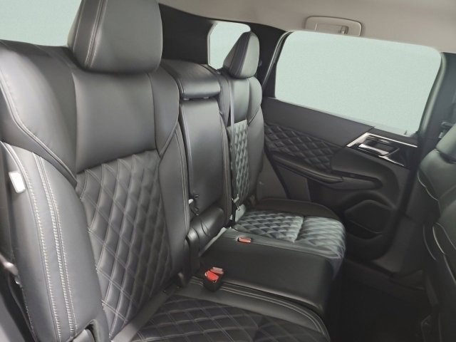 2022 Mitsubishi Outlander SEL photo 9