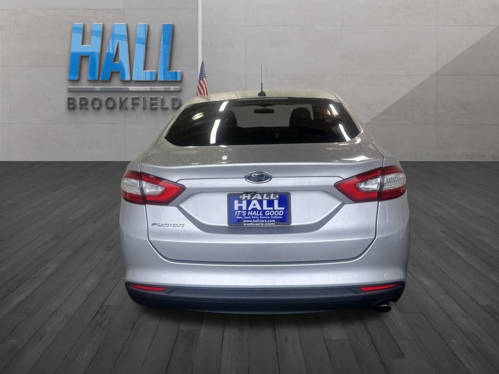 2016 Ford Fusion S photo 4