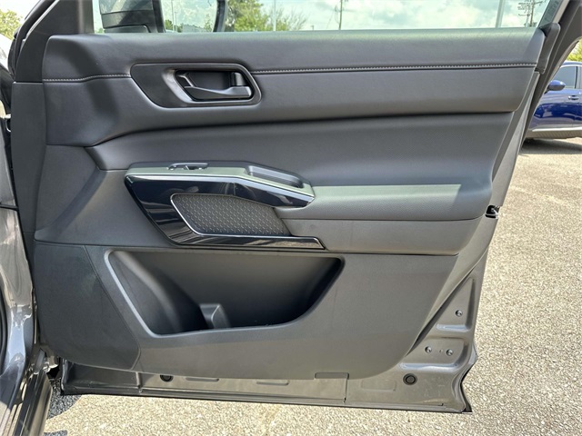 2025 Nissan Pathfinder SV photo 8