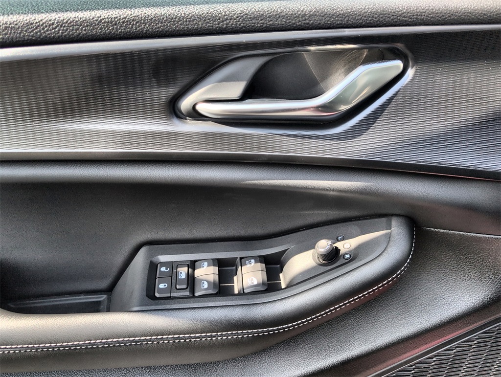 2025 Jeep Grand Cherokee Laredo Altitude photo 12