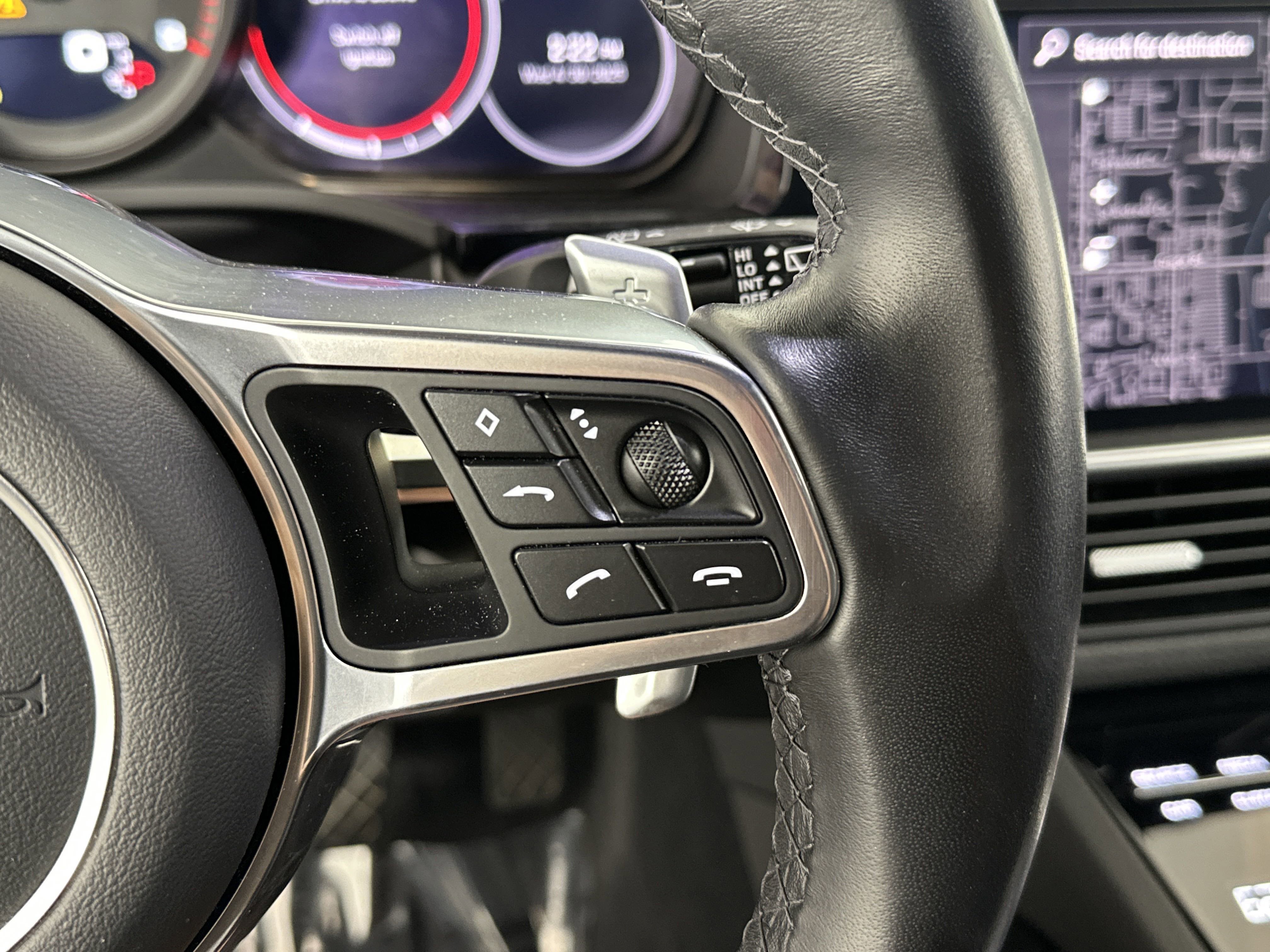 2022 Porsche Cayenne Base photo 16