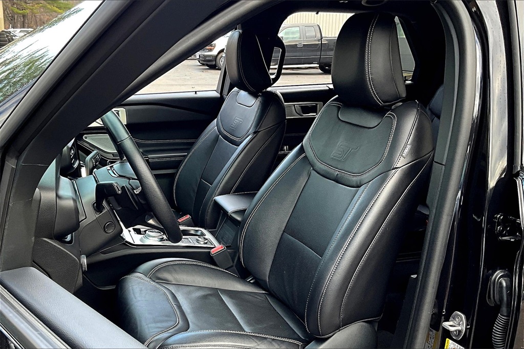 2023 Ford Explorer ST photo 8