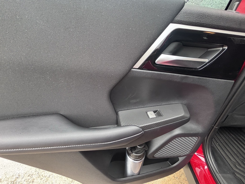 2024 Mitsubishi Outlander ES photo 13