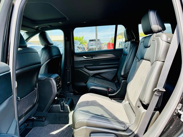2025 Jeep Grand Cherokee Altitude X photo 25