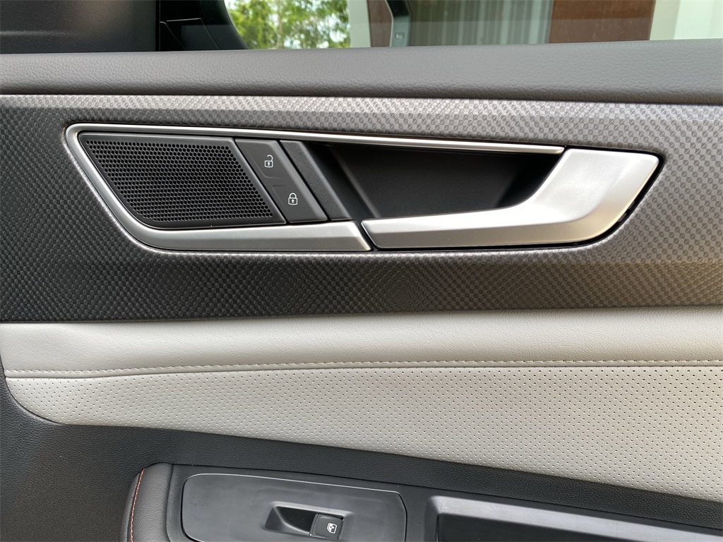 2025 Volkswagen Atlas Peak Edition SE photo 43