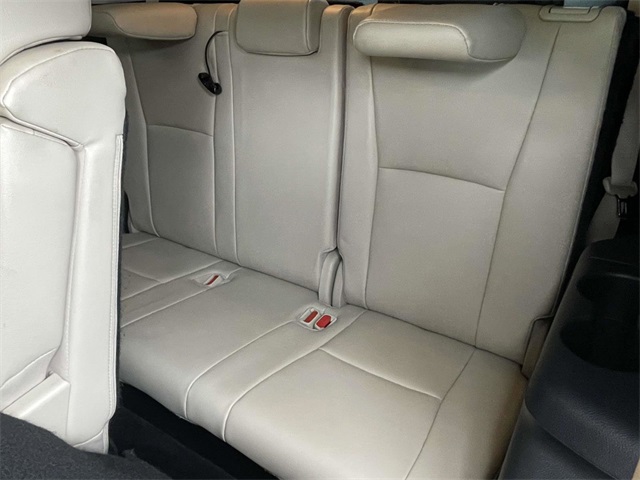 2023 Toyota Highlander L photo 3