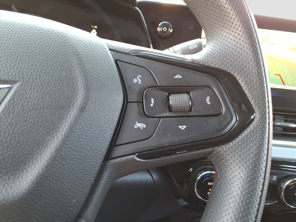 2025 Chevrolet Trax LT photo 21