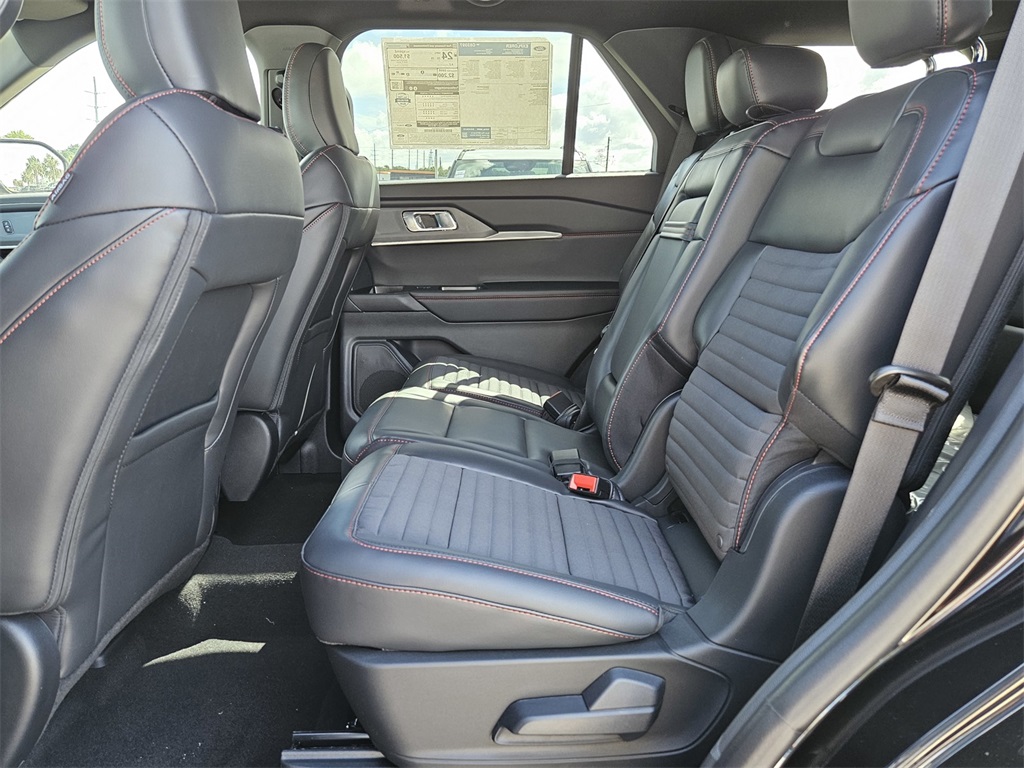 2025 Ford Explorer ST-Line photo 23