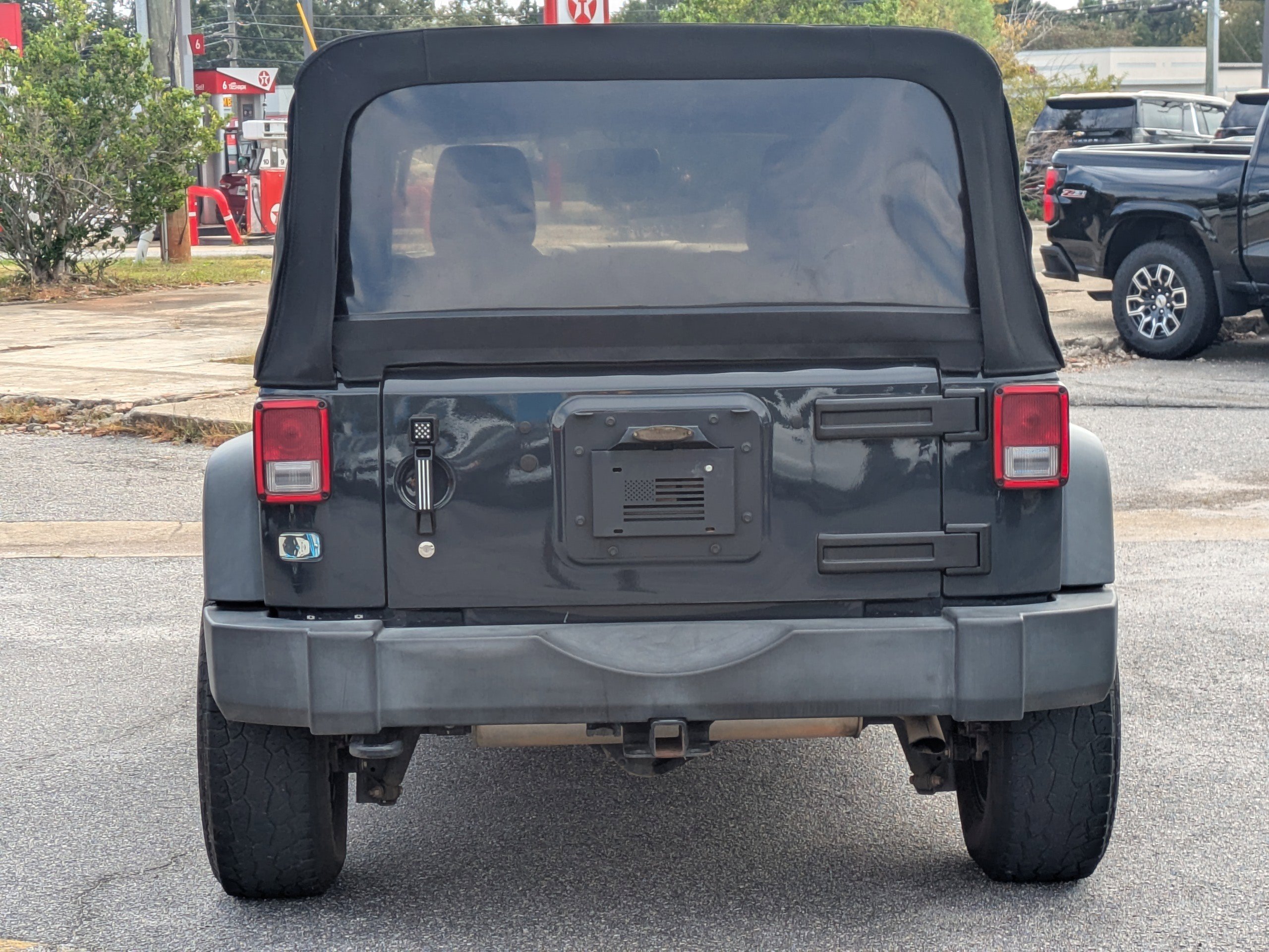 2017 Jeep Wrangler Unlimited Sport photo 4