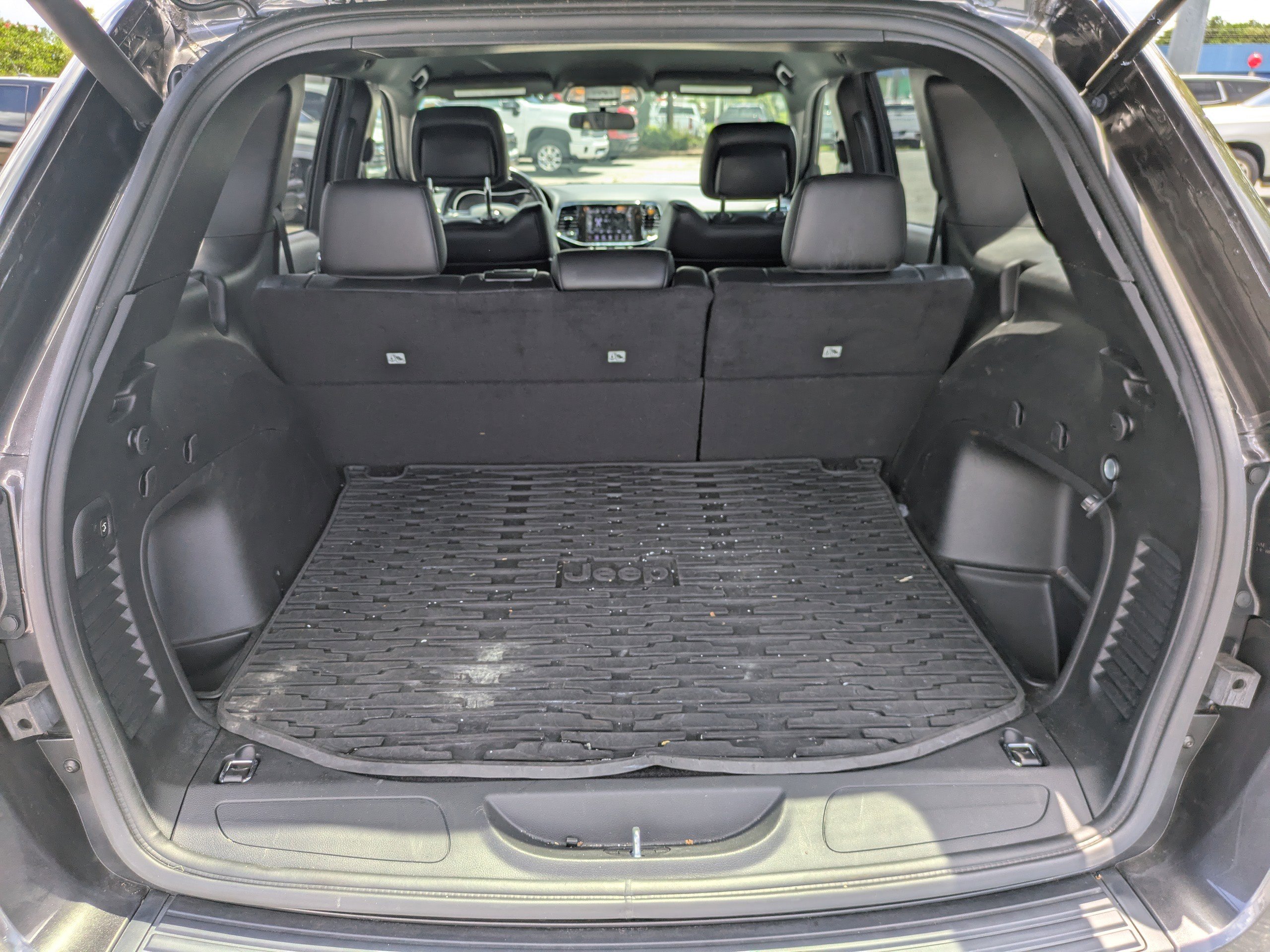 2021 Jeep Grand Cherokee Laredo X photo 10