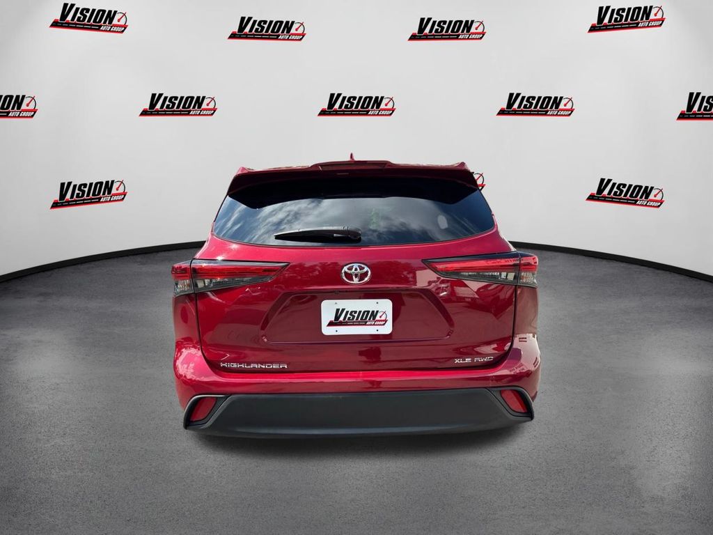 2022 Toyota Highlander XLE photo 6
