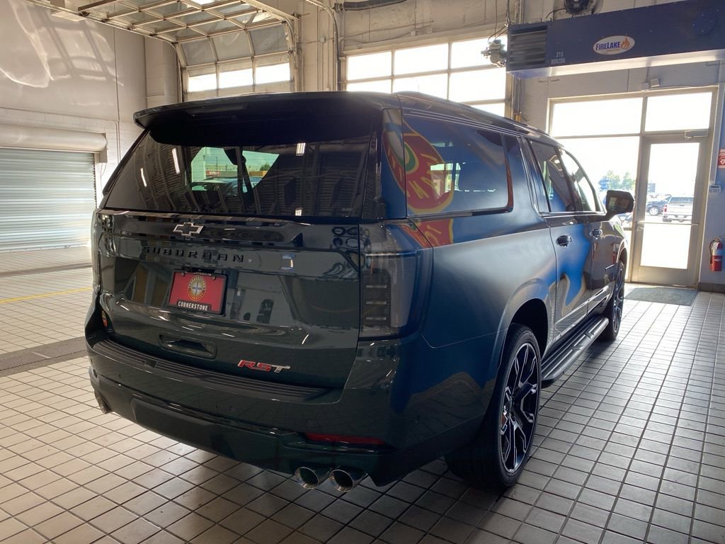 2025 Chevrolet Suburban RST photo 9