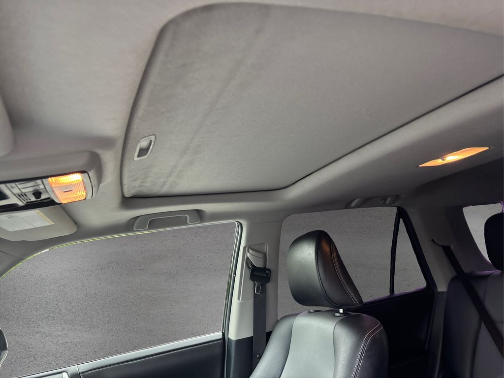 2016 Toyota 4Runner SR5 Premium photo 19