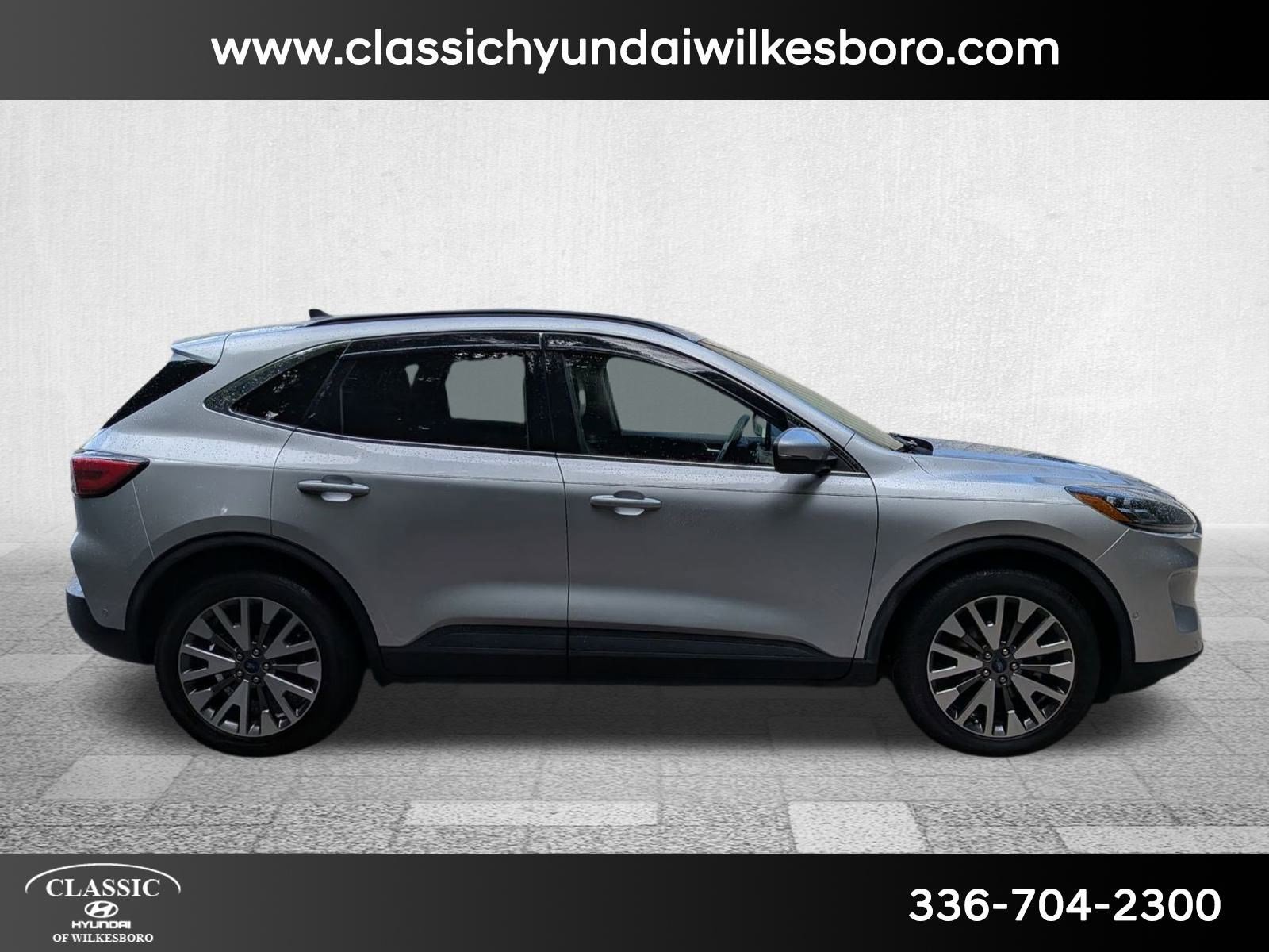 2020 Ford Escape Titanium photo 3