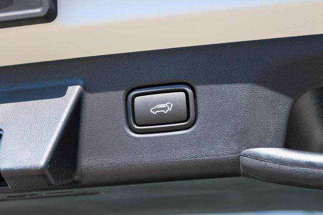 New 2025 White Hyundai SEL Convenience FWD image 7