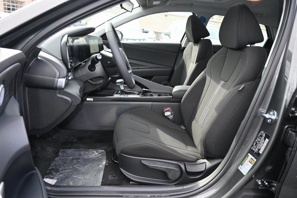 2025 Hyundai Elantra SEL Convenience photo 7