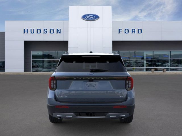 2025 Ford Explorer photo 3