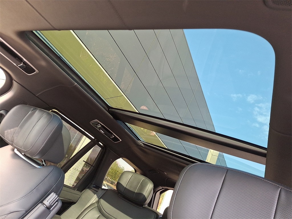 2025 Land Rover Range Rover Autobiography photo 9