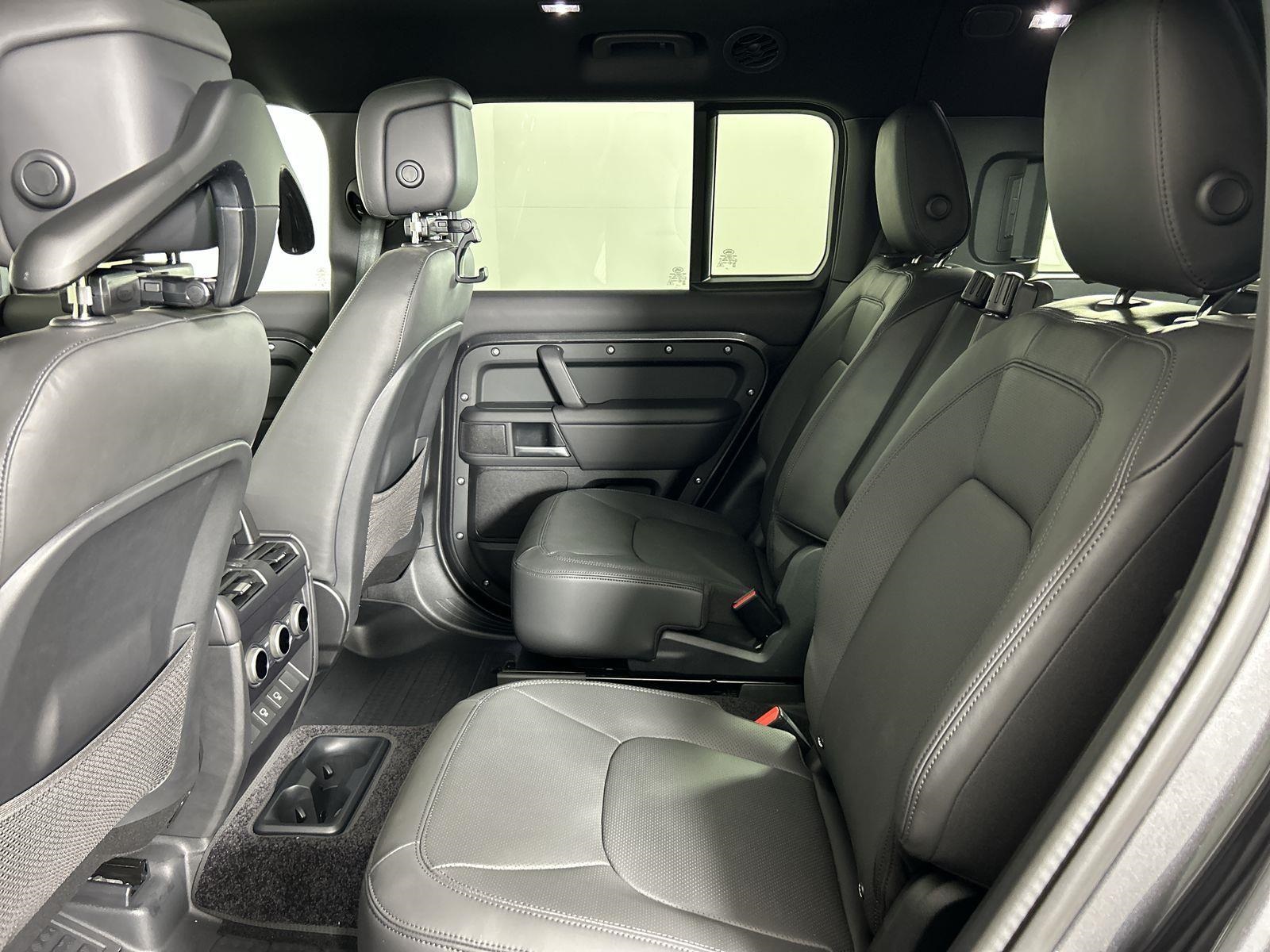 2025 Land Rover Defender 130 S photo 25