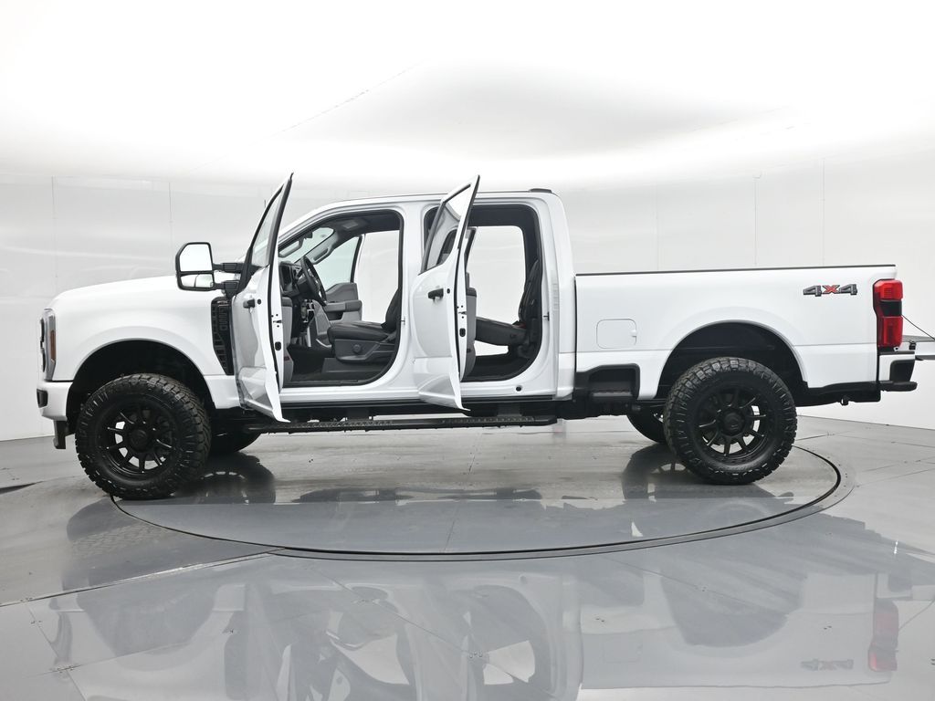 2025 Ford F-250 photo 30